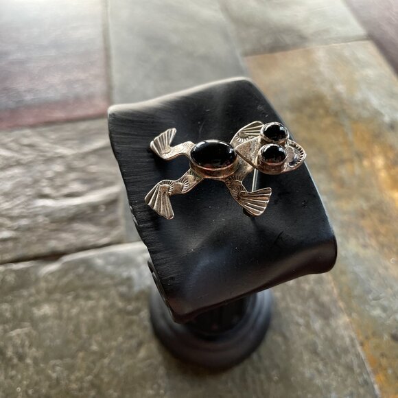 Vintage Native American Sterling Silver Dancing Frog Brooch Southwestern Pin - Picture 2 of 7